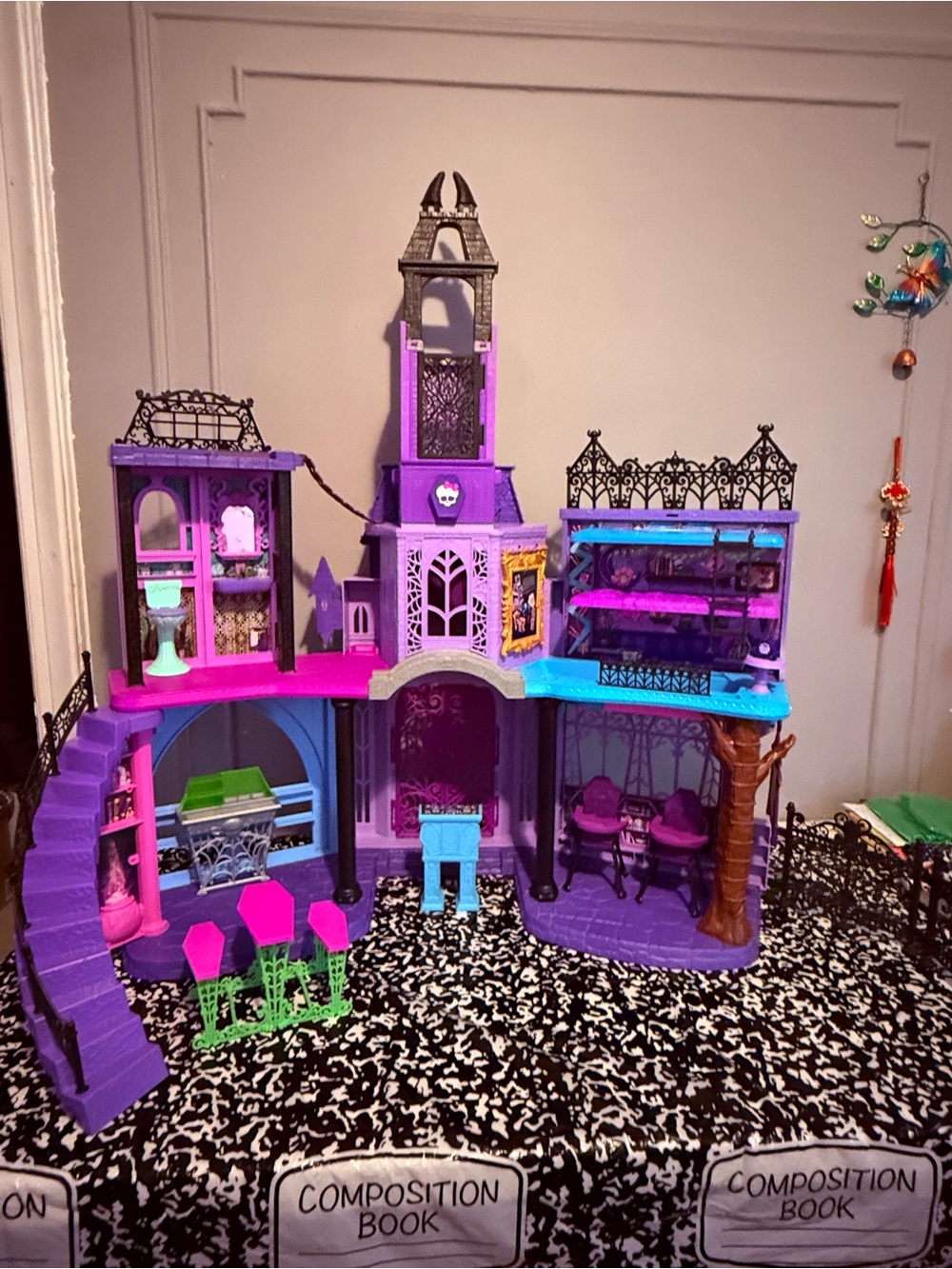 monster high Purple and Teal Gothic Dollhouse Playset
